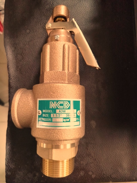 A3WL-12-3.5 NCD Safety relief valve ขนาด 1-1/4" ทองเหลือง แบบมีด้าม Pressure 3.5 bar(kg/cm2) 52 psi